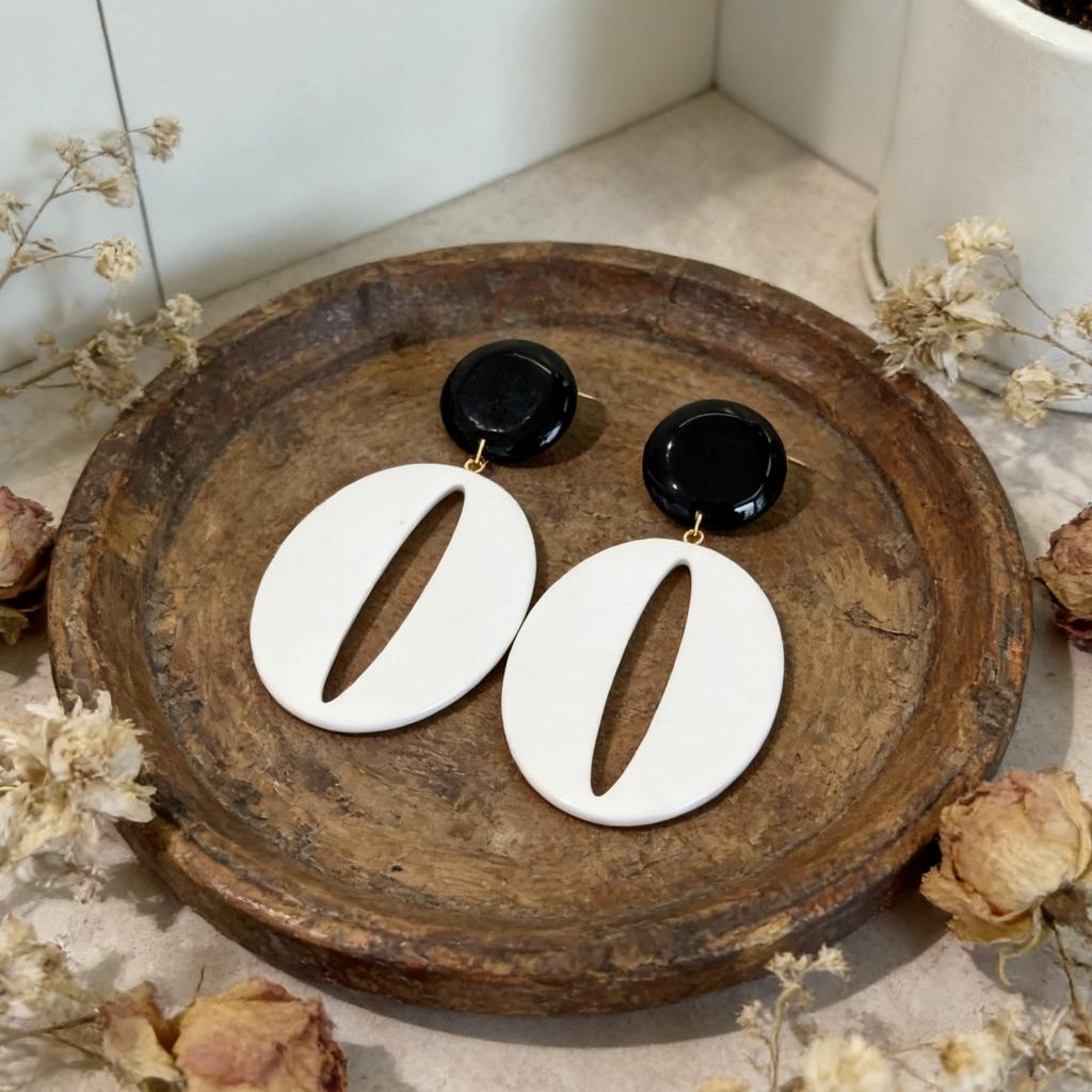 Boucles d'Oreilles Femme Géométriques Rétro Ovales Creuses Style Hong Kong Splicing Exagéré Contraste Noir et Blanc