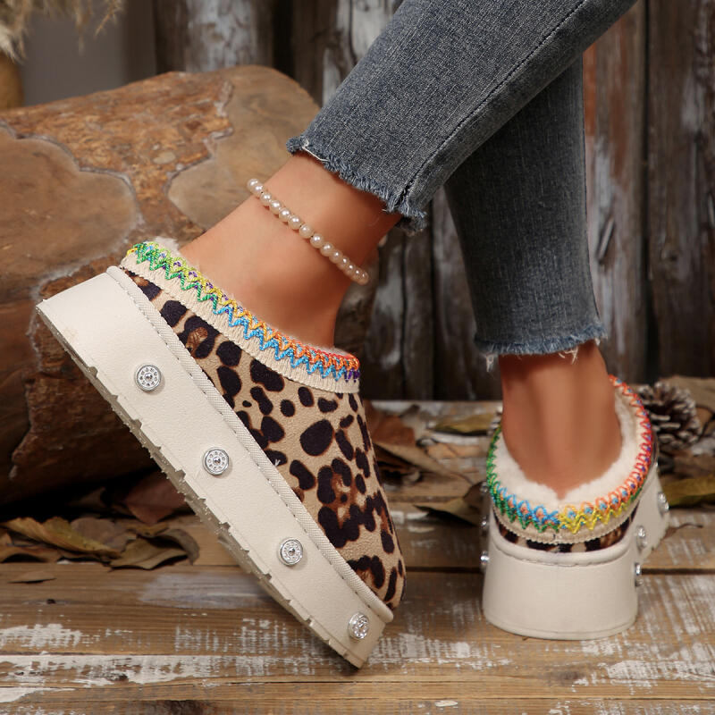 Fashion Leopard Thick Bottom Indoor Slippers For Women 2025 Winter Warm Thick Plush Home Slippers Comfort Platform Metal Rivet Slides