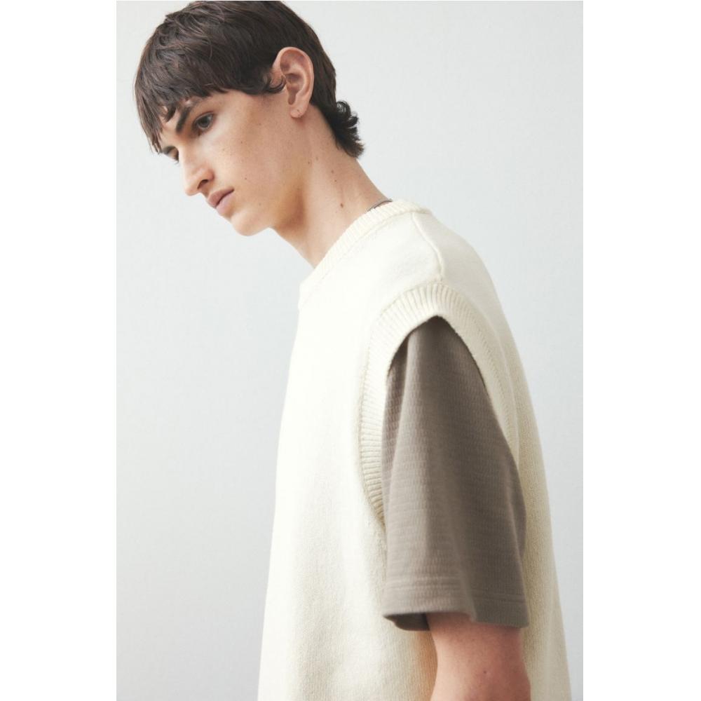 H M Regular Fit Sweater Vest creaM