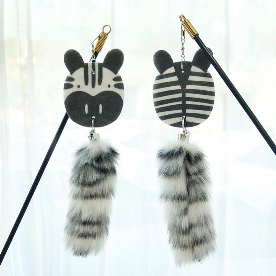 Wędka do zabawy w koty Pluszowy ogon Uroczy wygląd Kształt kreskówki Ergonomiczny uchwyt Wygodny