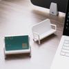 1 Stück Einfacher Weißer Bankstil Visitenkartenhalter Ständer Etui Modernes Sofa Namenskarte Desktop-Organizer Schulbüromaterial