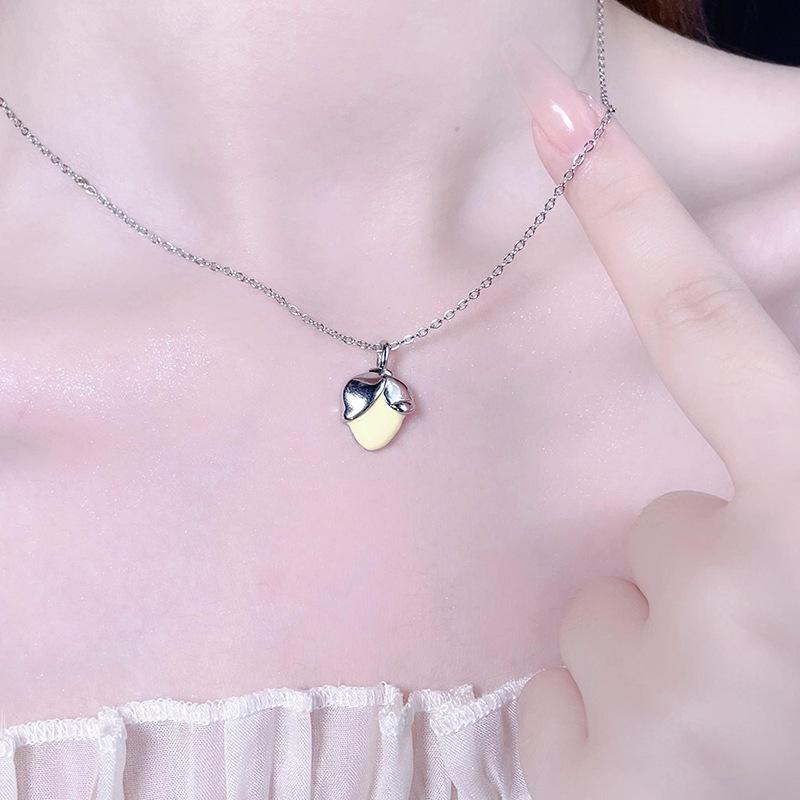 Original One Leaf Knows Autumn Series Corn Pendant Necklace Female Niche Design Sense Fashion Commuter Stainless Steel Clavicle Chain