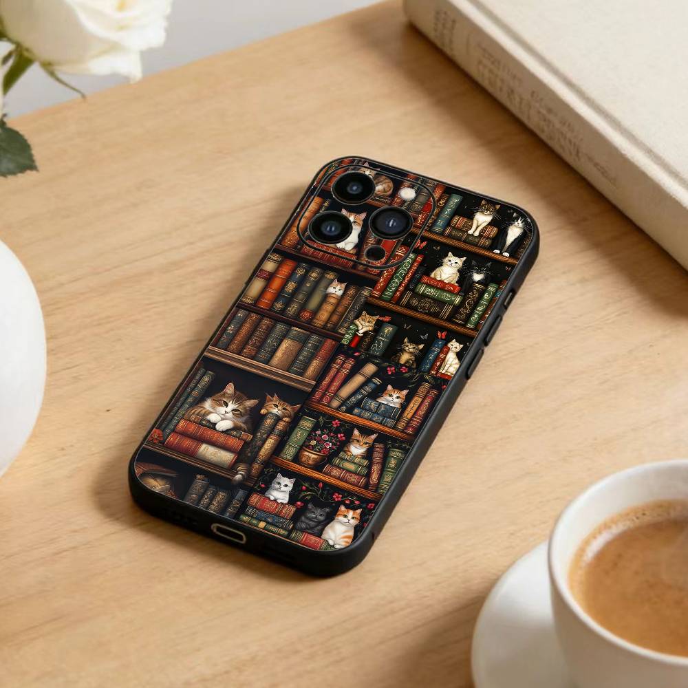 Vintage Bücherregal Kätzchen Handyhülle für iPhone 17, 16, 15, 14, 13, 12 Plus, Max Weiche Silikon Schwarze Hülle