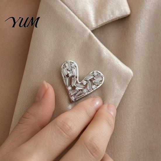 Heart Shape Brooch Mini Love Pin, Silver Golden Plated Clothing Decoration Pins Lapel Hats Bags Scarves Clothes Decorative Accessory Women Collar