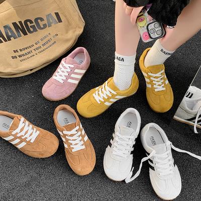 Sapatos de treino alemães de couro femininos 2025 nova primavera e verão de sola plana sapatos Forrest Gump sapatos femininos esportivos e de lazer versáteis