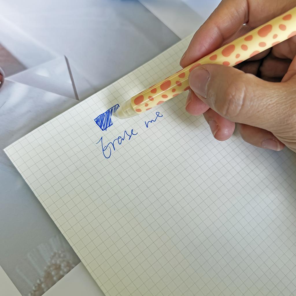 8pcs Cute Zoo Theme Erasable Gel Pen Set, 0.5mm Fine Point, Blue Ink, Built-in Eraser, Smooth Writing, Ideal for Note-Taking