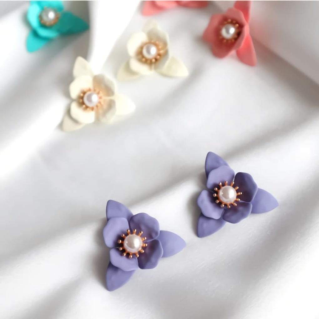 Women's Titanium Triangle Matte Flower Earrings