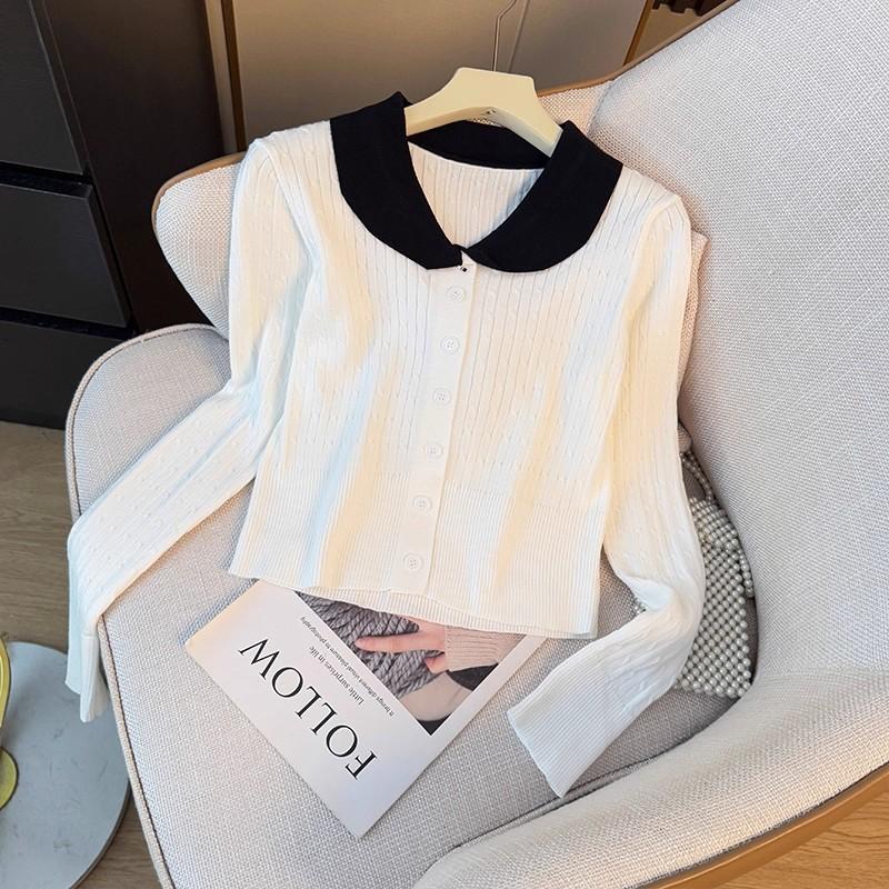 Sweet and Youthful Color-blocking Doll Neck Long-sleeved Knitted Sweater for Women, A Stylish Single-breasted Loose Short Top for Autumn