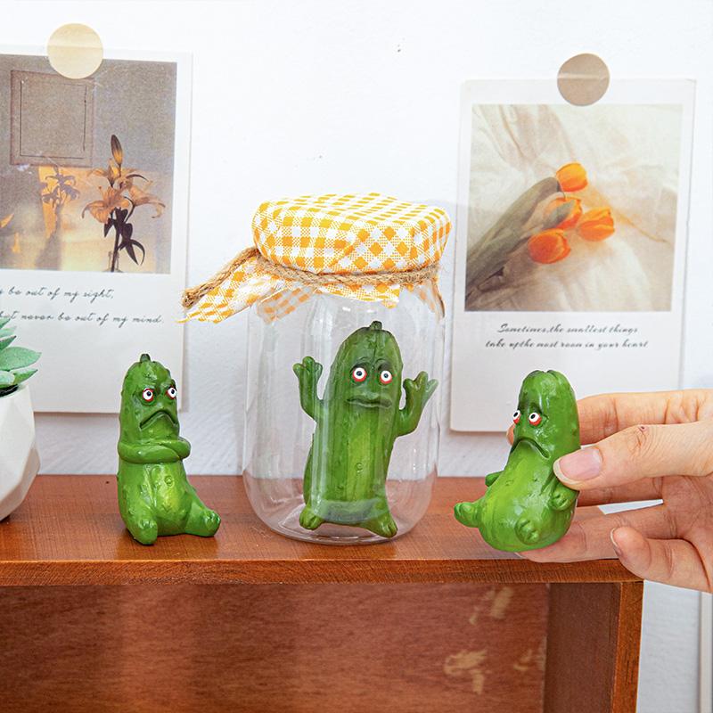 Grumpy Pickle In A Jar Sculpture Creative Resin Pickle In Jar Figurine Glass Pickle Statue Mini Grumpy Pickle Cartoon Display