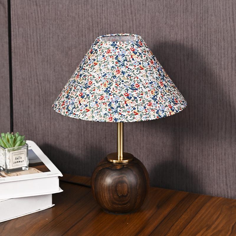 

Retro Chinese Floral Table Lamp: Solid Wood Bedside Light for a Warm, Inviting Atmosphere