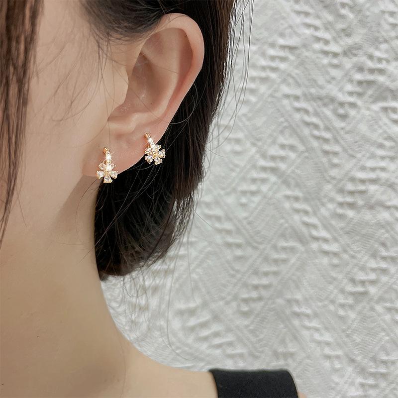 Golden Gentle And Sweet Petal Zircon Stud Earrings, A Daifa Mori Niche Temperament Curved Hook Flower Earrings