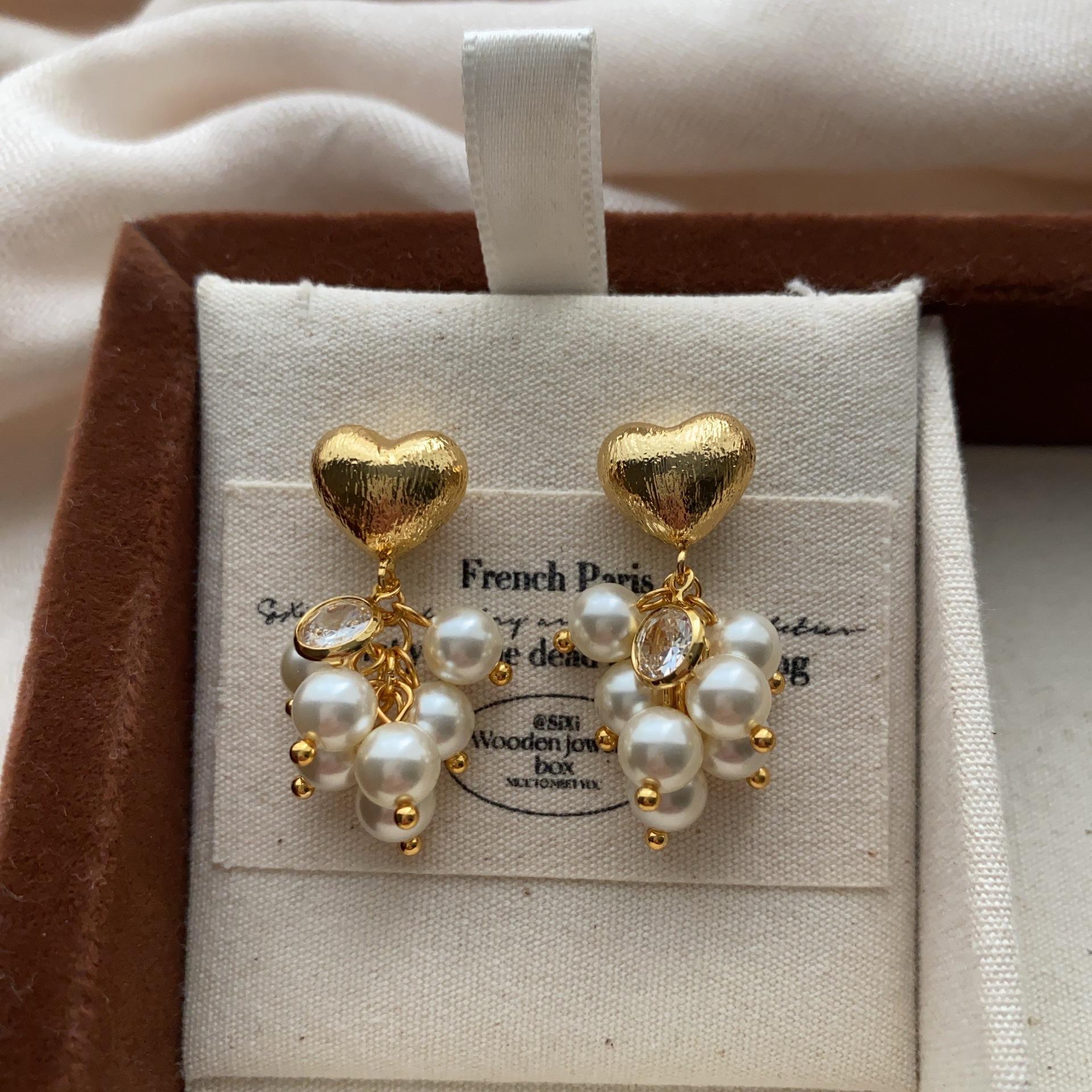 Classic gold heart-shaped handmade bead string earrings, earrings, retro elegant romantic light luxury exquisite niche fashion versatile