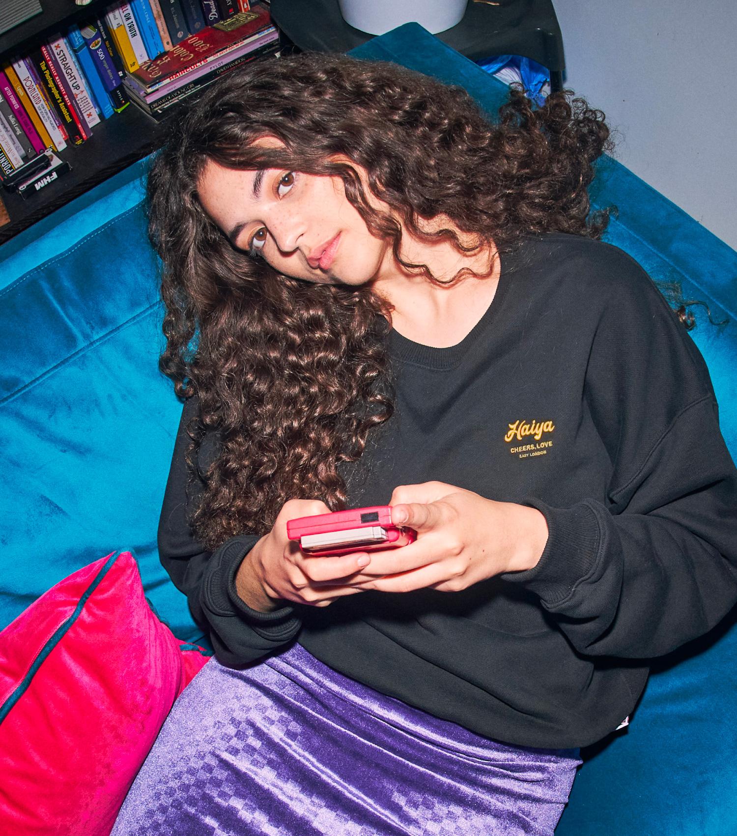 Hiya Women S Embroidered Logo Sweatshirt - Black
