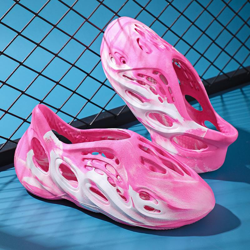 Summer New Camouflage Coconut Hole Sandals Roman Beach Shoes Casual Sandals Male Couple One Piece 2025