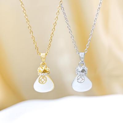 Classic Bronze Coin Chalcedony Pendant Necklace: Women's Exquisite Light Luxury Lucky Bag for Fortune & Prosperity, Niche Clavicle Chain Jewelry