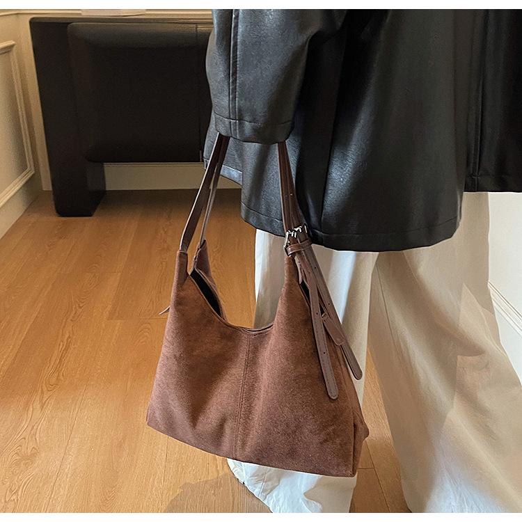 Elegant Suede Retro One-Shoulder Tote: Versatile, Large-Capacity Crossbody for Casual Commutes