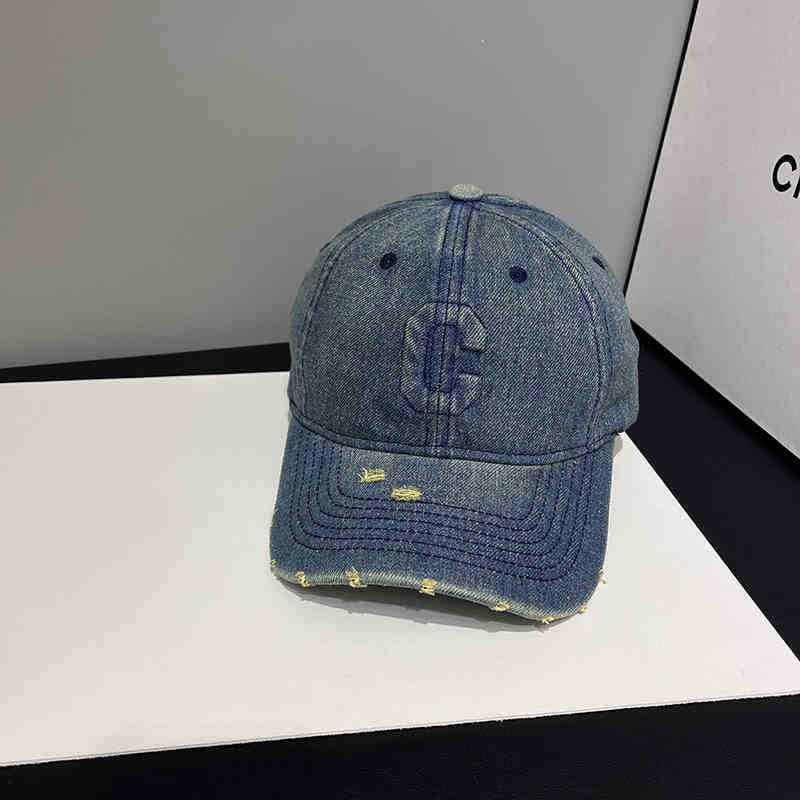 High-quality Washed Denim Ripped Baseball Caps, Men's and Women's Ins Trendy Brand C Letter Cap, Showing a Small Tide