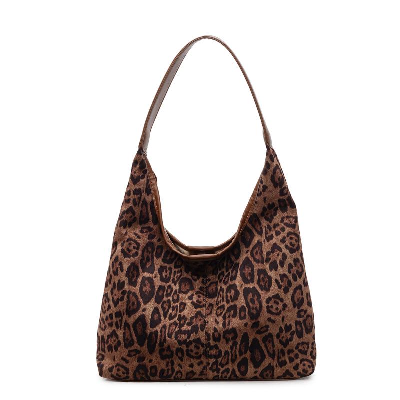 

Casual leopard print 2025 autumn personalized leisure large-capacity fashion Korean version of foreign style shoulder tote women s bag темно-коричневого