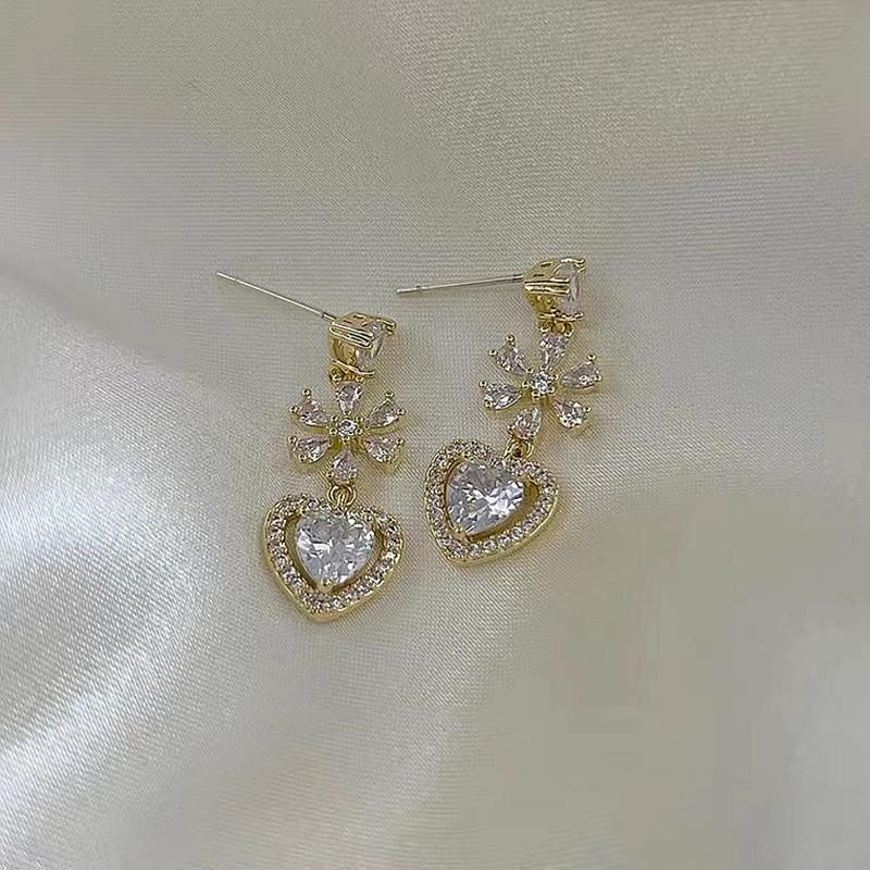 2022 Trendy Rhinestone Heart Earrings: Luxury Niche Design for Women, Versatile Fashion Ear Studs