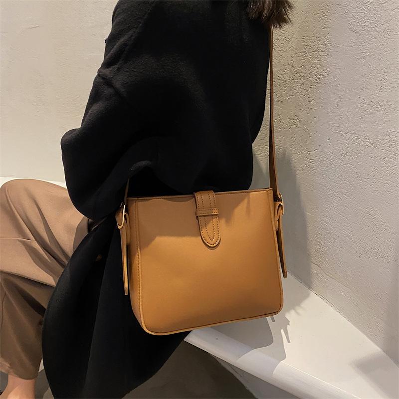 This year, the popular high-end 2025 new fashion bag women's texture women's bucket bag versatile shoulder messenger bag
