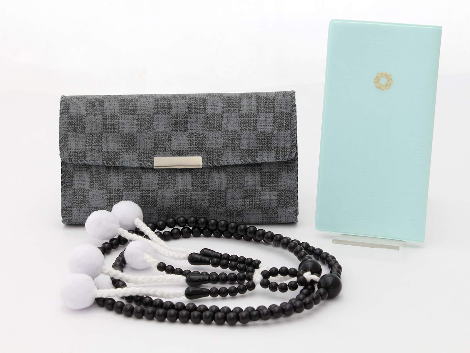 

Мужской сервиз из 3 предметов Soka Gakkai (официальный) - Маленькая книга сутр, черные молитвенные бусины, большая, и серый чехол для молитвенных бусин