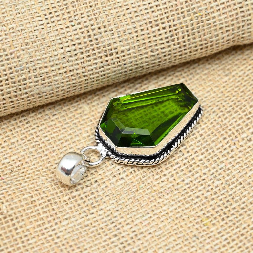 Solid 925 Silver Peridot Gemstone Gorgeous Jewelry Handmade Pendant For Her