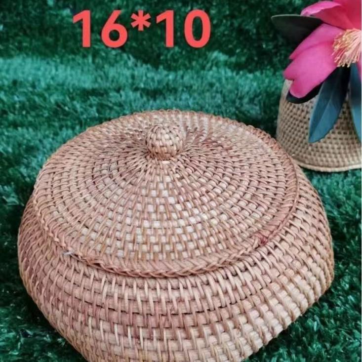 Woven Rattan Storage Basket with Lid - Multipurpose Organizer for Snacks, Jewelry, and Chess