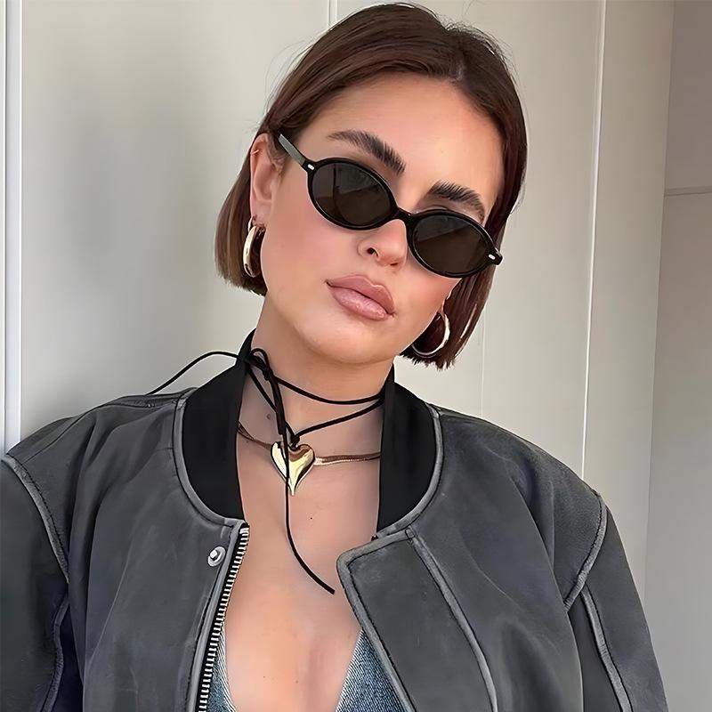 Retro Small Oval Sunglasses Women Men Rivets Shades Fashion Eyewear Luxury Sun Glasses Uv400