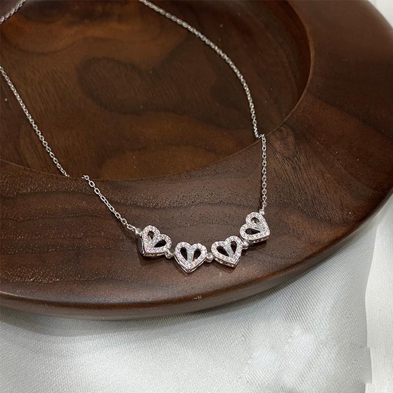 Titanium Steel Four-leaf Clover Necklace Female, A Multi-wear Niche Design Advanced Sense Light Luxury Love Collarbone Chain Neck Chain