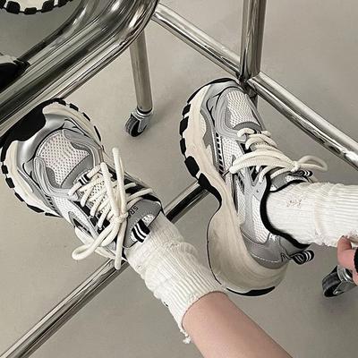 Blanco frito calle mostrando pies plataforma pequeña zapatos de papá mujer 2025 nuevo verano malla ligeras realzantes zapatillas