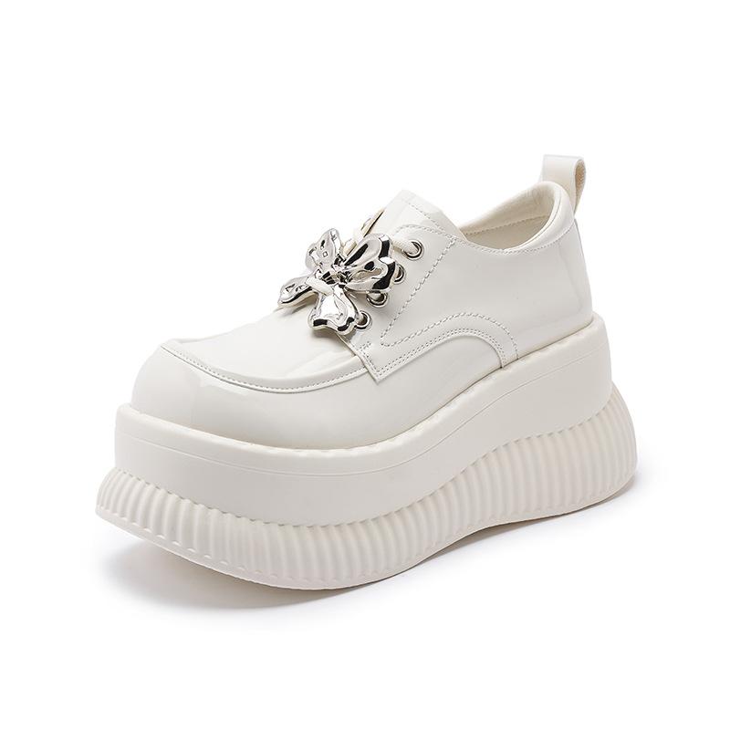 

Женские лоферы на платформе 2025 весна новинка универсальные туфли из маленькой кожи в британском стиле, подошва-маффин, танкетка, увеличивающая рост женская обувь 39 бежевый