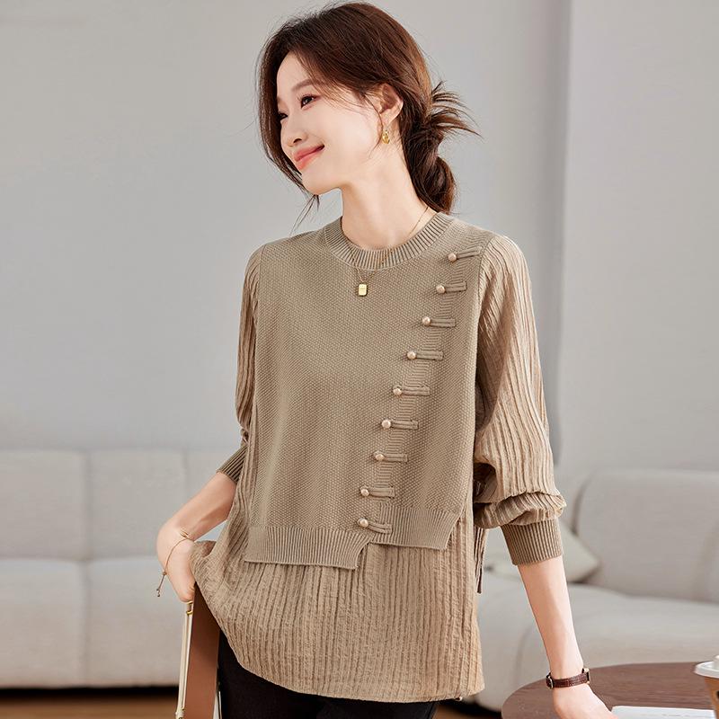 

Stylish Spliced Wool Knitwear: Loose Fit, Round Neck, Long Sleeve, Two-Piece Look, Age-Defying Top Large