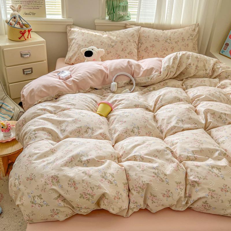 Cotton Four-Piece Bedding Set - Student Dormitory Version A: 100% Xinjiang Cotton, Version B: Traditional Water-Washed Sheets & Duvet Covers.