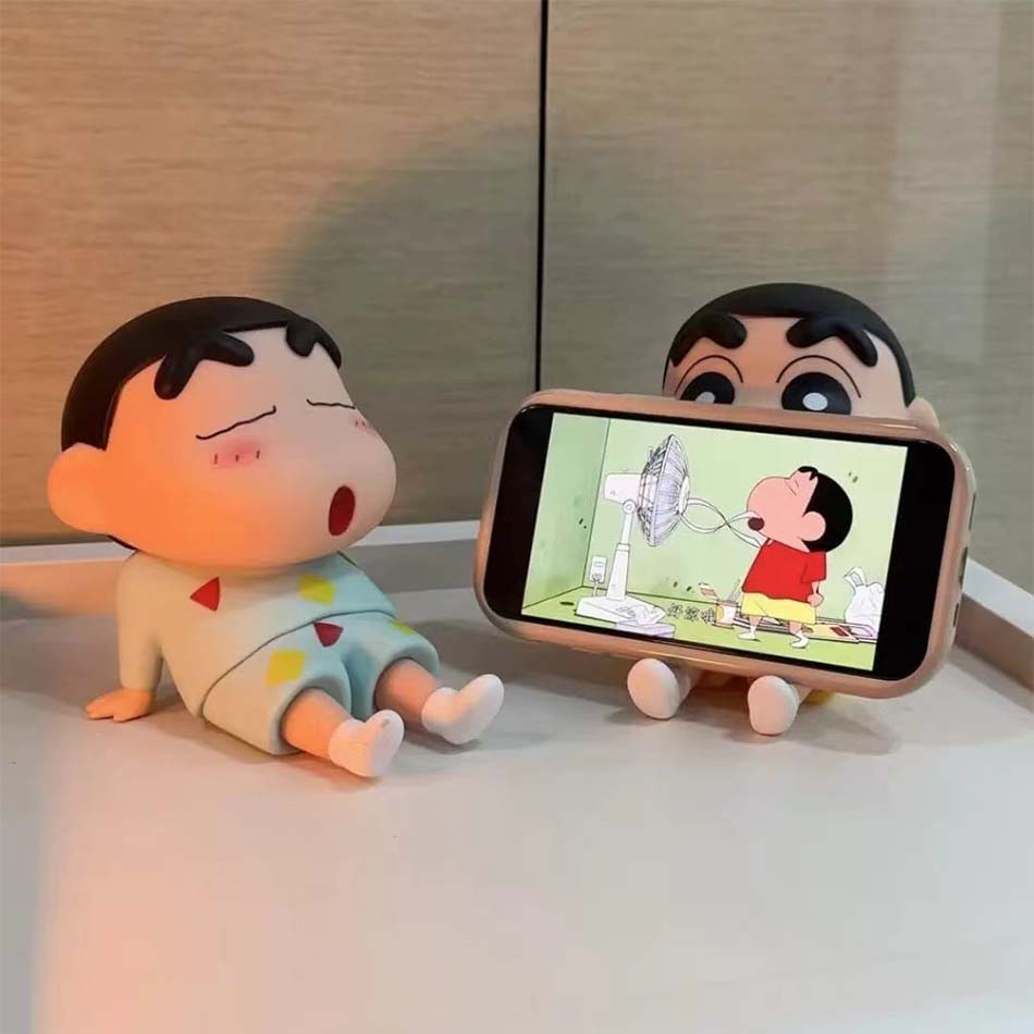 Anime Crayon Shin Chan Phone Holder Figures Kawaii Desktop Ornaments Cartoon Watching TV Phone Support Cute Doll Decorations