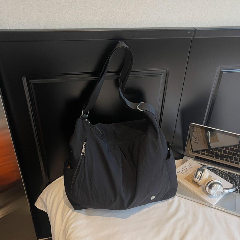 2025 New Simple Messenger Bag Daily Commute Solid Color Large Capacity Underarm Shoulder Bag Fashion Messenger Tote Bag