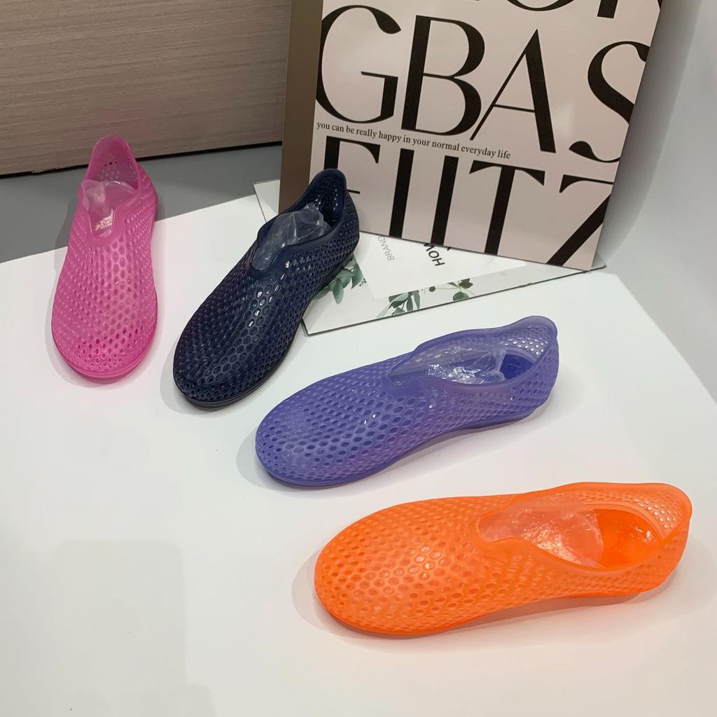 New Summer Hole Shoes Women's Korean Version Breathable Foot Cover Low-top Beach Shoes Casual Flat Bottom Hollow Bag and Cool Slippers