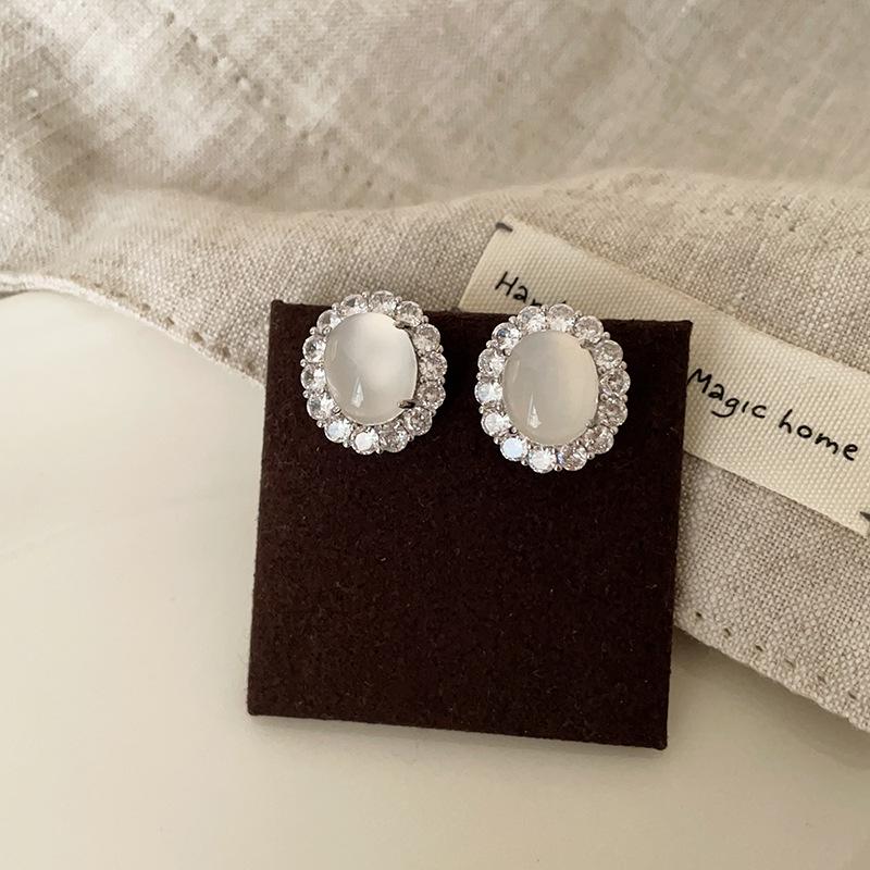 Elegant Chinese Style Chalcedony Zircon Stud Earrings: Unique, Versatile, Trendy Jewelry for Women