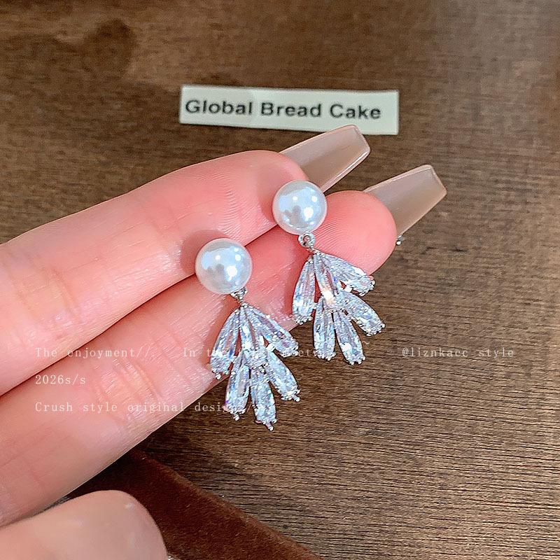 High-end micro-inlaid zircon wheat ear imitation pearl earrings women's niche design stud earrings super flash simple temperament ear jewelry