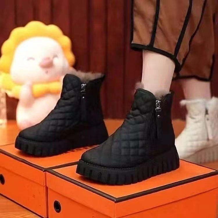 Snow boots 22 years old new winter velvet thickened cotton shoes thick sole non-slip fur integrated short boots