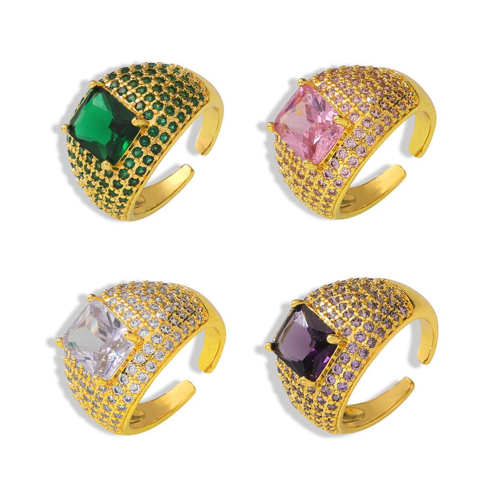 Luxurious British-Style Cluster Diamond Ring - Shiny, Elegant, and Versatile