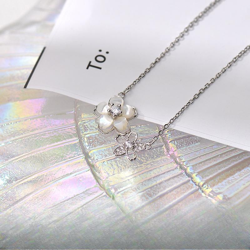 Spring Sweet Flowers Necklace with Diamonds and Hollow Floral Collarbone Chains Fresh Decoration