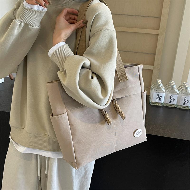 Axelväska med stor kapacitet Kvinnlig resväska Lätt handväska för kvinnor