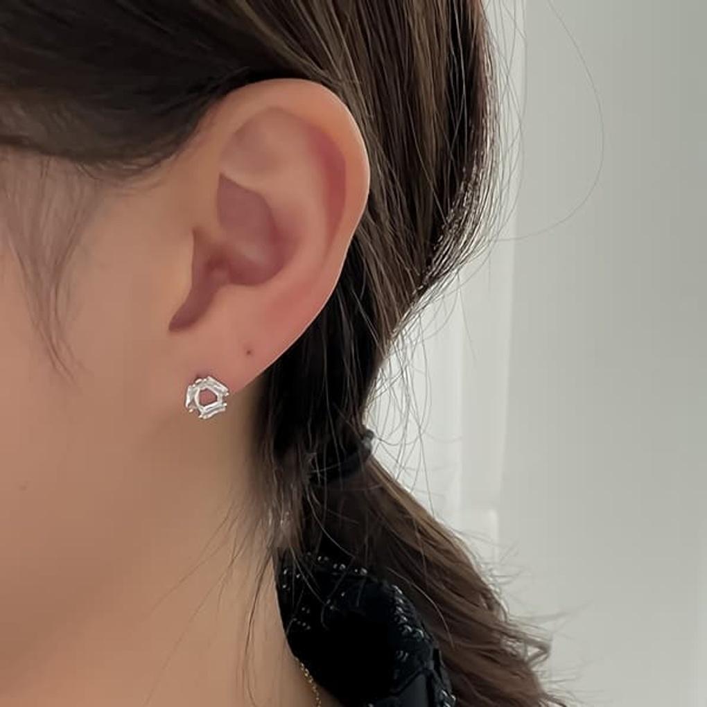 Women's Border Cubic Piercing Inner Conch Earrings