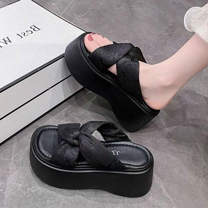 Gentle matching skirt platform slippers women's summer wear 2025 new muffin sandals high heels sandals soft-soled beach shoes