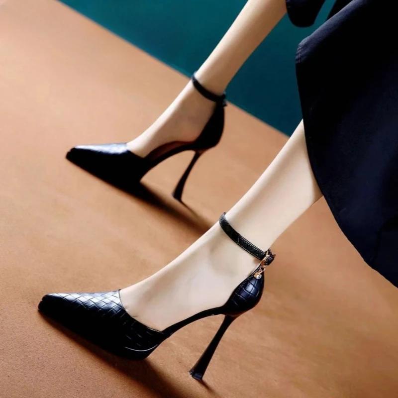 

Baotou Sandals Lady 2025 Summer New Temperament Women Shoes One Line Buckle Crystal 11cm Heel Fashion Pointed High Heels Shoes 35 чёрный