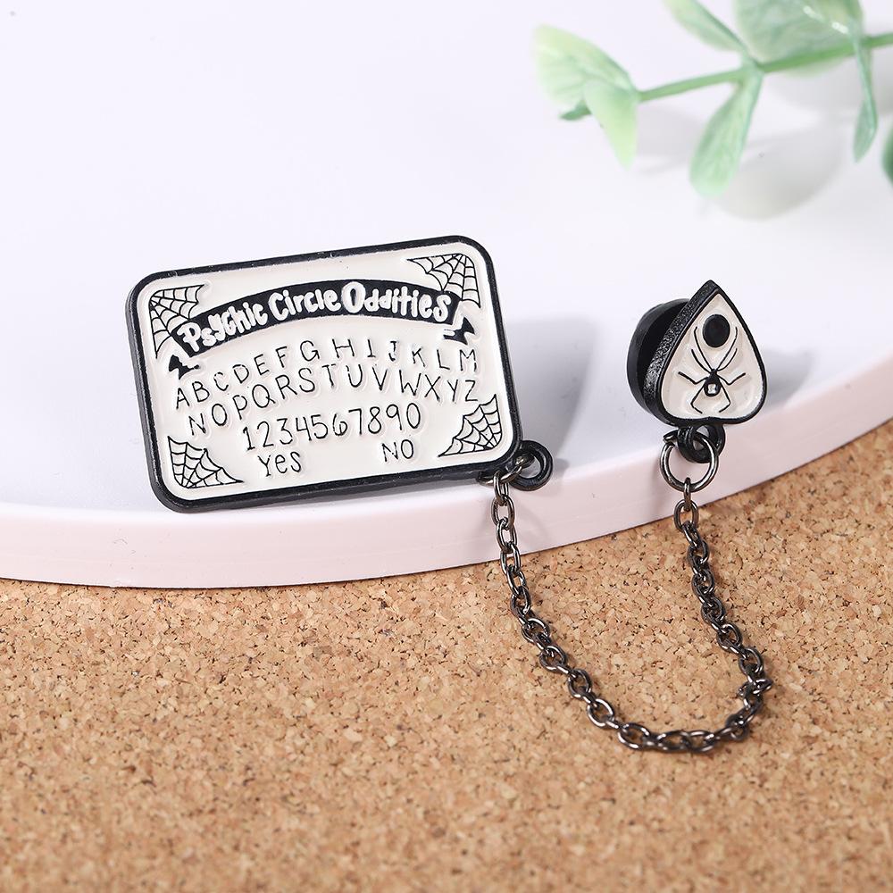 New design chain type high-end brooch, little spider English alphabet series medal