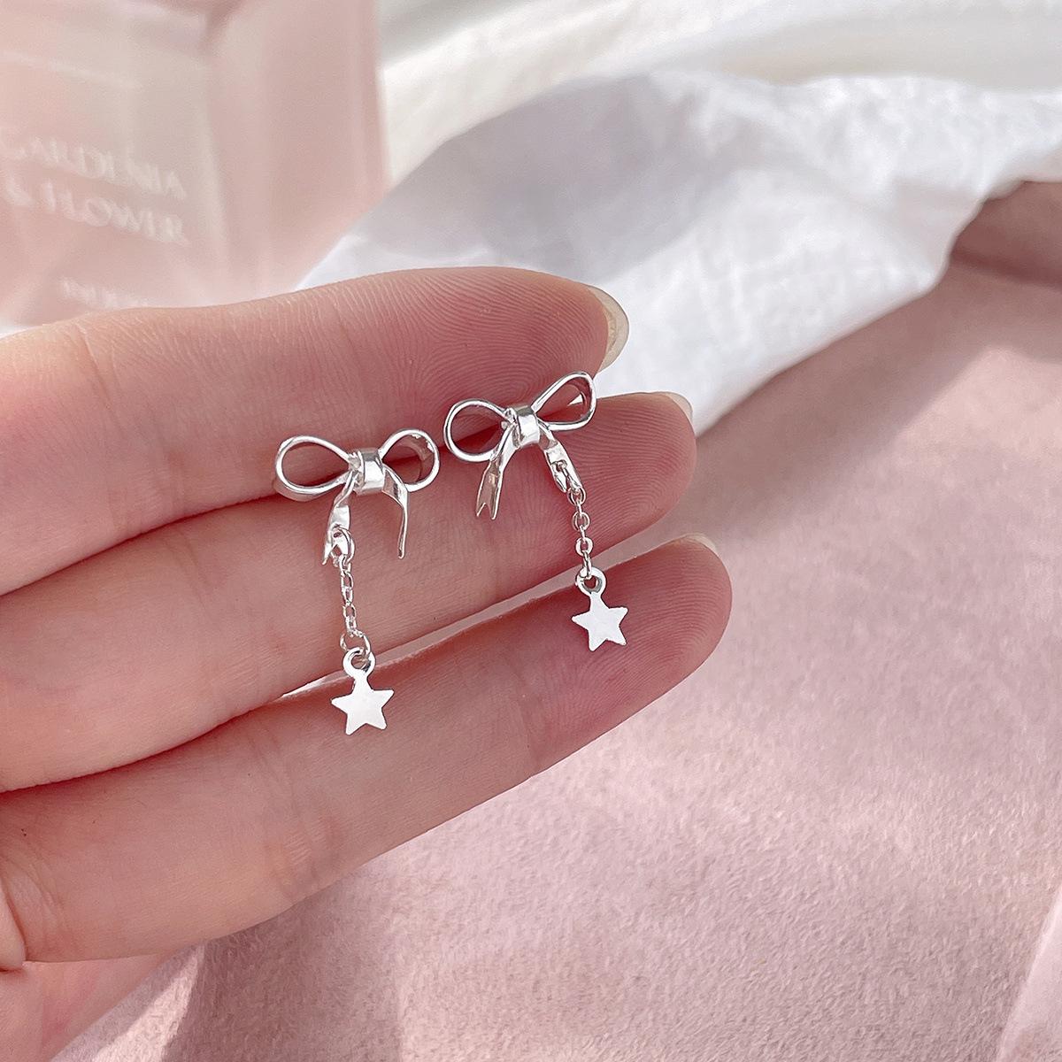 

Серьги-гвоздики в форме банта из серебра 925 пробы, женские, легкие, роскошные, высококачественные, со звездной бахромой, простые и изысканные серьги 925 Silver Needle