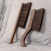 Langer Griff, weiche Borsten, Hühnerflügel-Holzbürste zur Staubentfernung am Bett, Haushalts-Schlafzimmerbodenreinigungswerkzeug