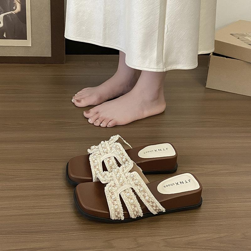 

Summer fashion new beautiful pearl square and slippers women wear comfortable soft bottom one-word drag 35