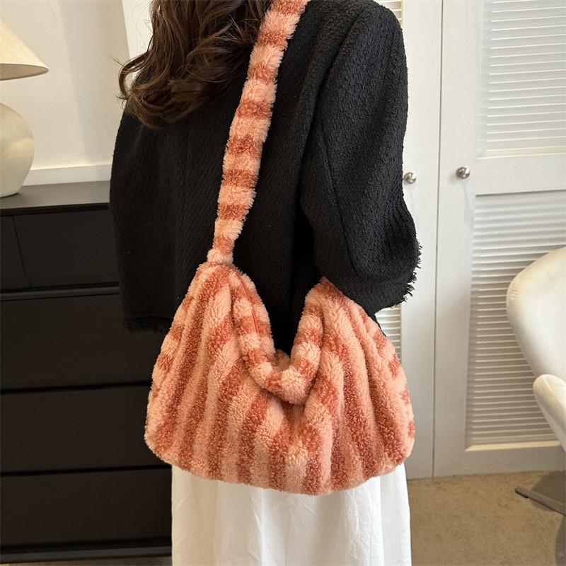 Trendy Soft Plush Shoulder Tote Bag For Women Ideal For Everyday Casual Use
